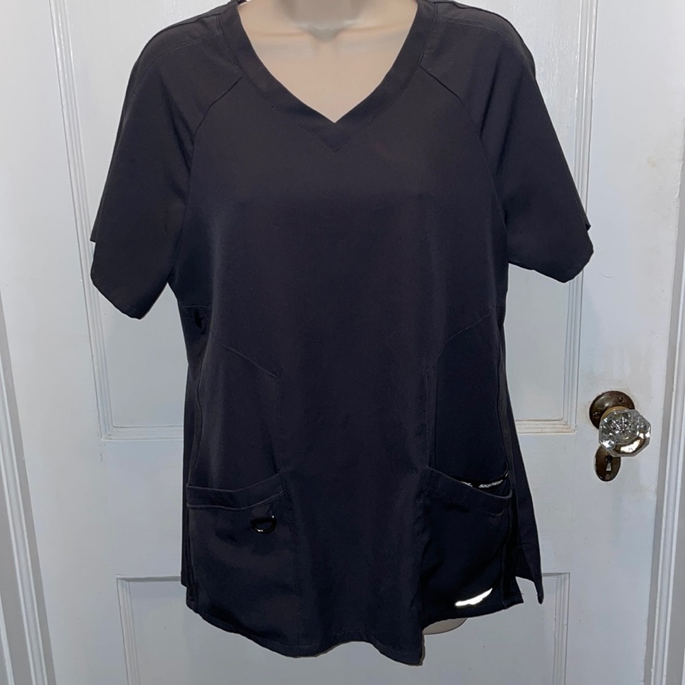 Ladies Skechers scrub top. medium